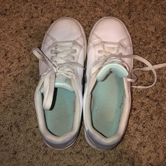 Women’s Nike Shoes ❤️ - Picture 4 of 4